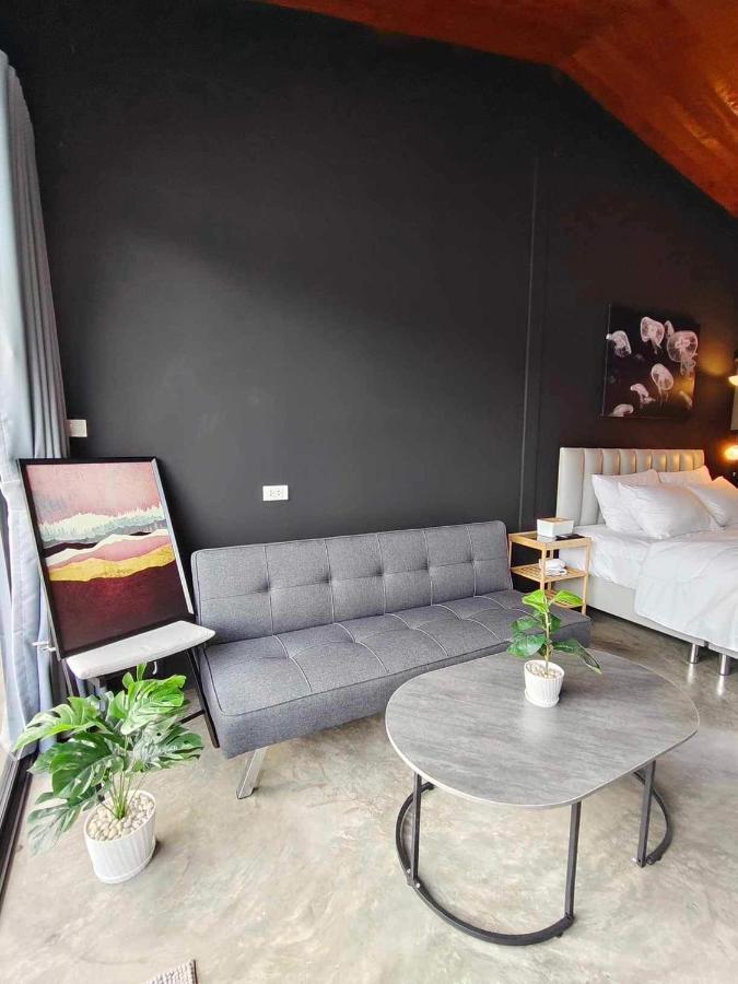 Mr Black & Ms White -Self Check In Accommodation Bangkok Exterior photo