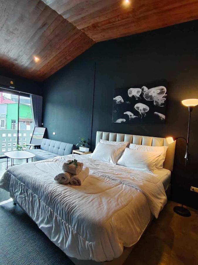 Mr Black & Ms White -Self Check In Accommodation Bangkok Exterior photo