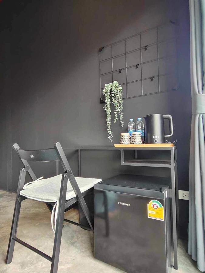 Mr Black & Ms White -Self Check In Accommodation Bangkok Exterior photo