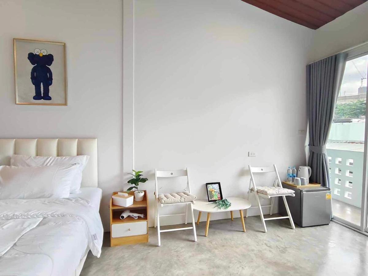 Mr Black & Ms White -Self Check In Accommodation Bangkok Exterior photo